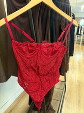 Load image into Gallery viewer, Zulema lace bodysuit- Red
